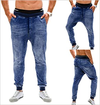 The Christmas StorybookHardcover – 1 December 1996